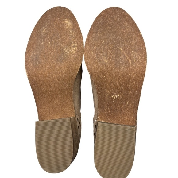 Susina Blakely Taupe Perforated Bootie Soft Suede Back Zip EUC Size 8 - Picture 4 of 6